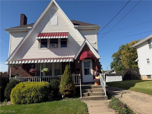613 Eastlawn Ave, Parkersburg, WV, 26101-4213 | Card Image