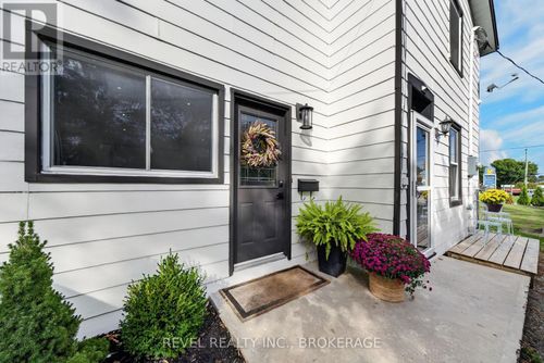 637 Collins Bay Rd, Kingston, ON, K7M5G7 | Card Image