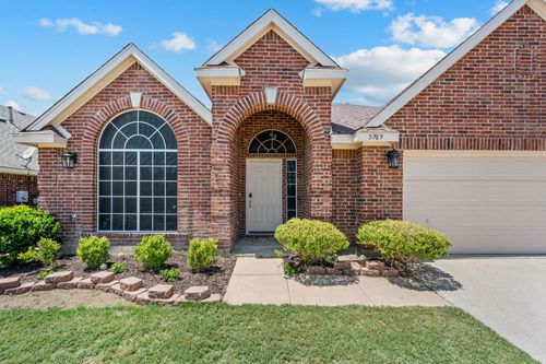5709 Rio Grande Dr, Haltom City, TX, 76137-5553 | Card Image