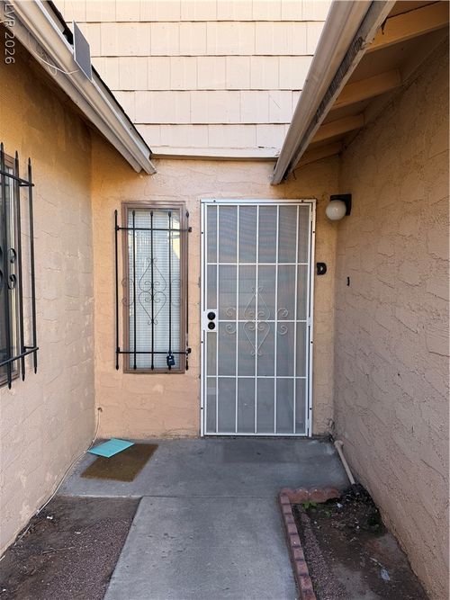 d-5135 Gray Ln, Las Vegas, NV, 89119-1746 | Card Image