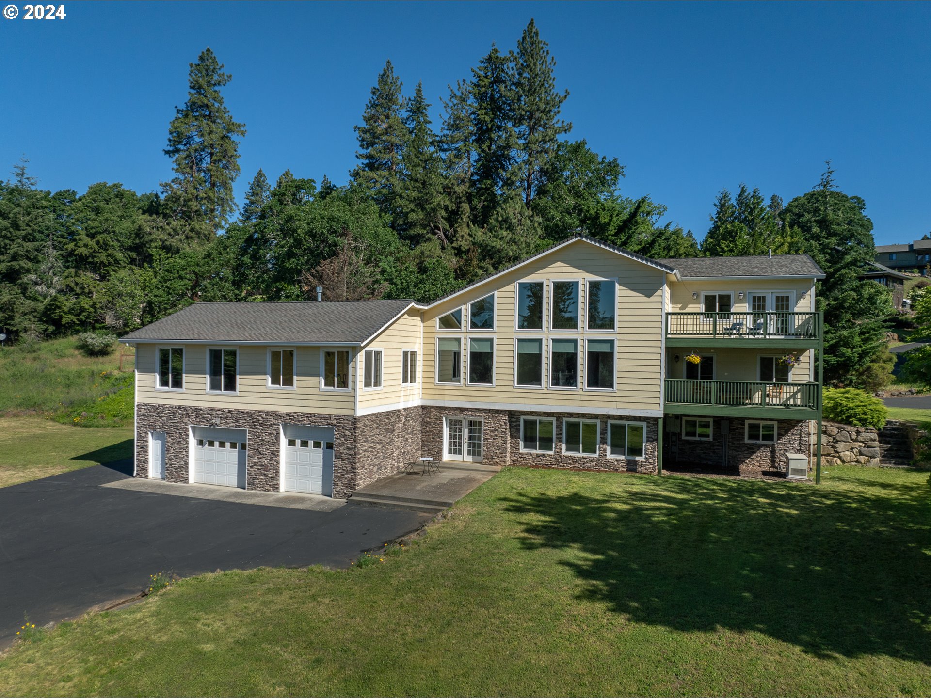 El Camino Real , White Salmon, WA 98672