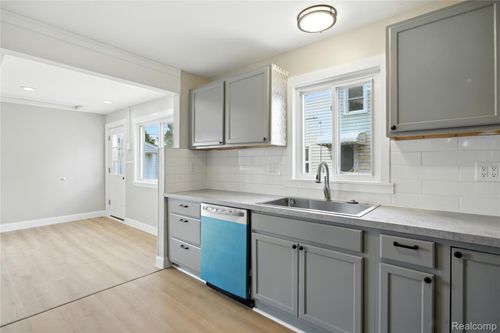 23147 Vance Ave, Hazel Park, MI, 48030-2812 | Card Image