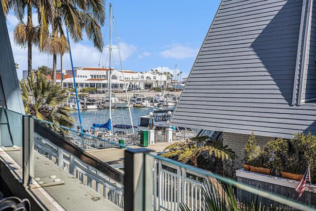 64 Montego Ct, Condo with 2 bedrooms, 3 bathrooms and 2 parking in Coronado CA | Image 17