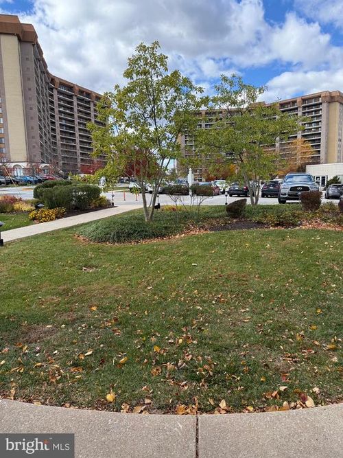 512-10512 Valley Forge Cir, KING OF PRUSSIA, PA, 19406-1181 | Card Image