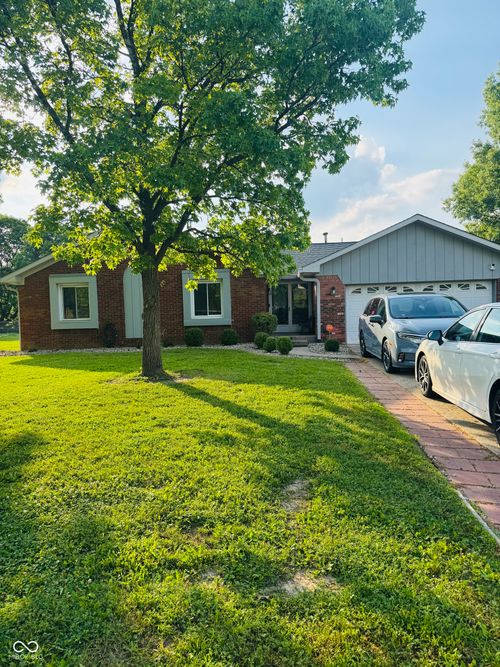 1050 Laguna Ln, Greenwood, IN, 46143-2659 | Card Image