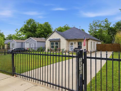 5608 King Ct, Fort Worth, TX, 76112-6928 | Card Image