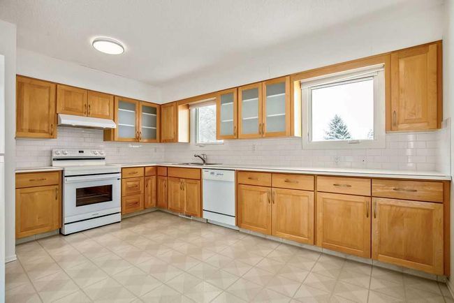 4 Range Green Nw, Home with 4 bedrooms, 2 bathrooms and 4 parking in Calgary AB | Image 6