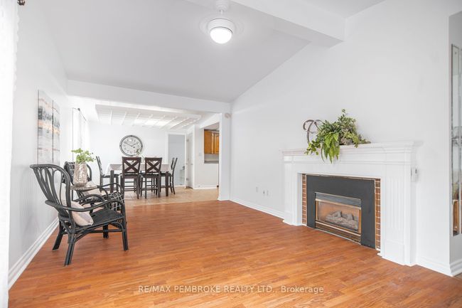 84 Frontenac Cres, House other with 5 bedrooms, 3 bathrooms and 4 parking in Deep River ON | Image 5