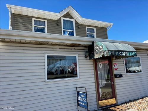 1271 W Maple St, Hartville, OH, 44632-8517 | Card Image