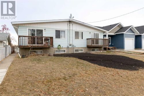 284930 59 St, Innisfail, AB, T4G1R8 | Card Image