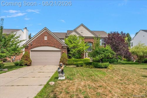 34827 Fontana Dr, Sterling Heights, MI, 48312-5732 | Card Image