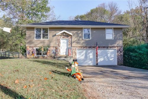 3465 Mcvey Rd, Sedalia, MO, 65301-8829 | Card Image