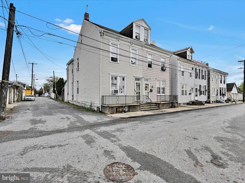 131 Cedar St, YORK, PA, 17401-3760 | Card Image