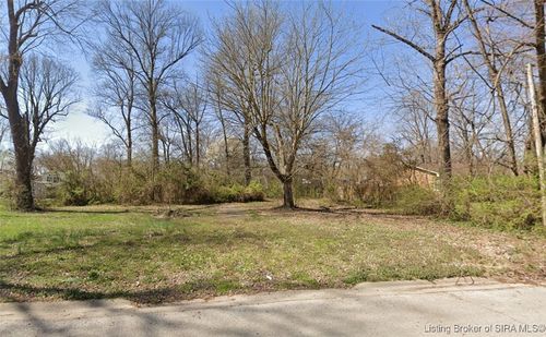 315 Myrtle St, Jeffersonville, IN, 47130-6334 | Card Image