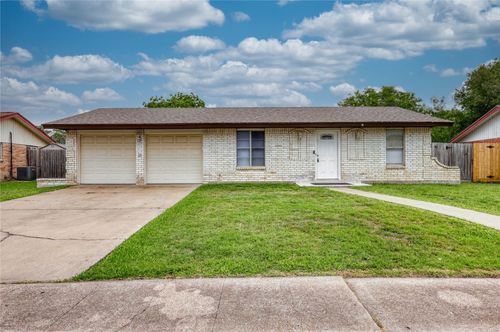 1011 Starlite Dr, Portland, TX, 78374-1928 | Card Image