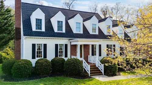 100 Buckingham Pl, WAYNESBORO, VA, 22980-6108 | Card Image