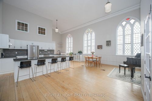 3318 Dundas St, Burlington, ON, L7P0S8 | Card Image