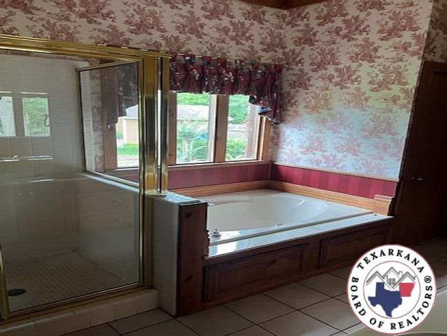 327 Crudip Ln, Home with 2 bedrooms, 2 bathrooms and null parking in Texarkana TX | Image 11