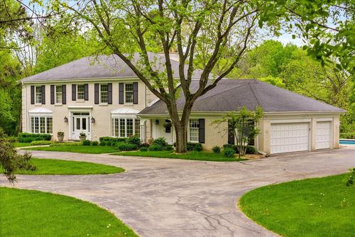 8704 W Bonniwell Road, Mequon, WI, 53097 | Card Image