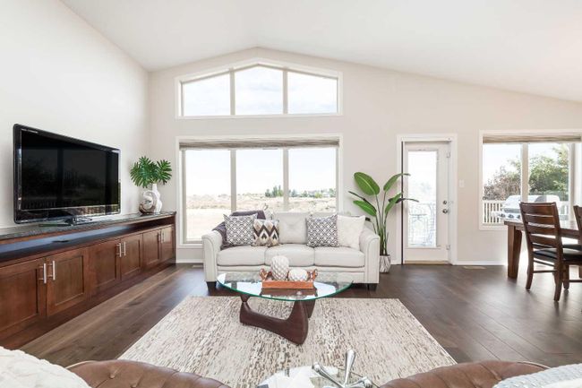 68 Canyoncrest Point W, Home with 4 bedrooms, 3 bathrooms and 6 parking in Lethbridge AB | Image 9