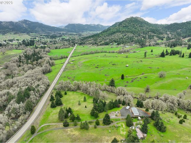100 Crater Rd, House other with 3 bedrooms, 2 bathrooms and null parking in Camas Valley OR | Image 40