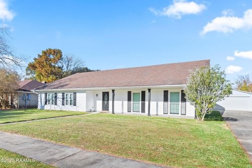 102 Kent Cir, Lafayette, LA, 70508-7128 | Card Image