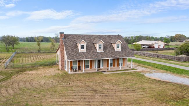 392 Old Highway 6, House other with 3 bedrooms, 2 bathrooms and null parking in Howe TX | Image 4