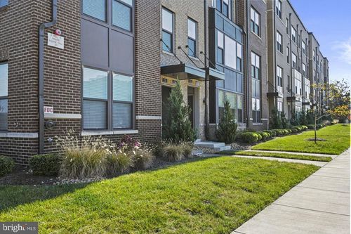 232 Van Buren St, HERNDON, VA, 20170-5325 | Card Image