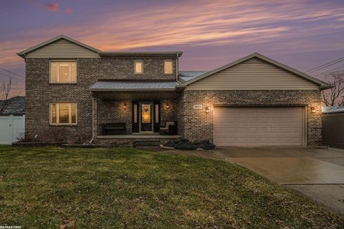 1924 Amboy St, Dearborn Heights, MI, 48127-4911 | Card Image