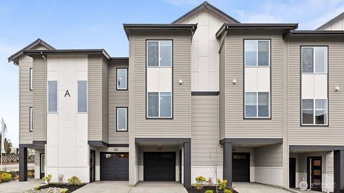 d8-16830 20th Ave W, Lynnwood, WA, 98037-5305 | Card Image