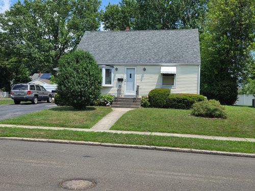 13 Harkness Dr, Milford, CT, 06460-4516 | Card Image