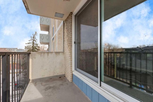 307 - 2512 1 Avenue Nw, Home with 2 bedrooms, 1 bathrooms and 1 parking in Calgary AB | Image 19