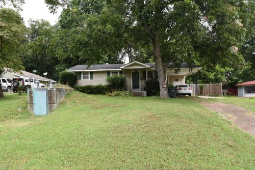 608 Parks St, Newbern, TN, 38059-1332 | Card Image