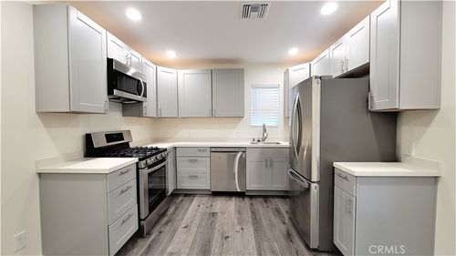 6452 Balboa Blvd, Van Nuys, CA, 91406 | Card Image