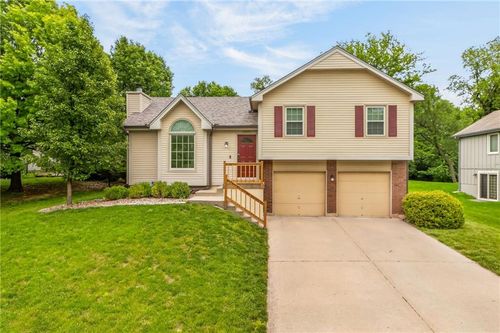 6499 Nw Valley Dr, Parkville, MO, 64152-2565 | Card Image