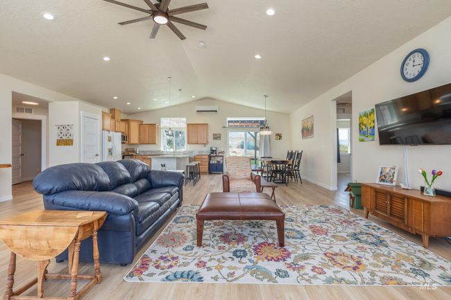 8142 Us Highway 95, House other with 3 bedrooms, 2 bathrooms and 2 parking in Marsing ID | Image 12