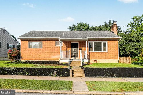 626 S Locust St, ELIZABETHTOWN, PA, 17022-2526 | Card Image