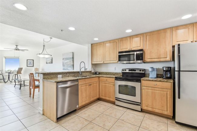 404 - 11605 Gulf Blvd, Condo with 2 bedrooms, 2 bathrooms and null parking in TREASURE ISLAND FL | Image 7
