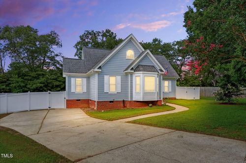 100 Avent Pines Ln, Holly Springs, NC, 27540-8618 | Card Image