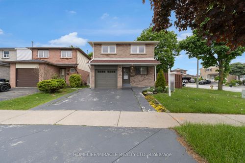8 Franca Cres, Etobicoke, ON, M9V4S2 | Card Image