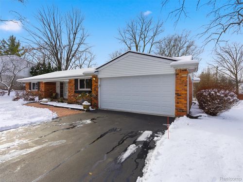 2950 Aspen Ln, Bloomfield Township, MI, 48302-1015 | Card Image