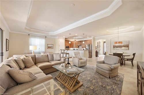 9218 Veneto Ln, NAPLES, FL, 34113-7720 | Card Image