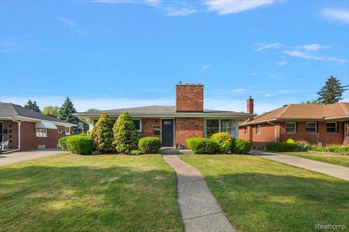 21901 Lakeland St, Saint Clair Shores, MI, 48081-3757 | Card Image
