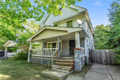 View of front of property featuring a front lawn and covered porch | Image 1