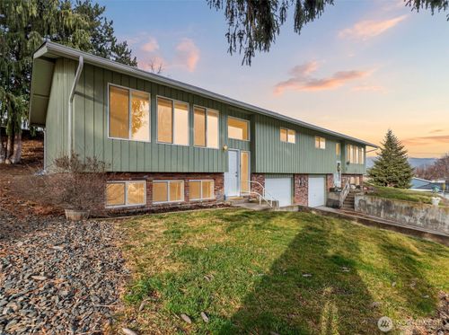 b-1100 Vista Pl, Wenatchee, WA, 98801-4203 | Card Image