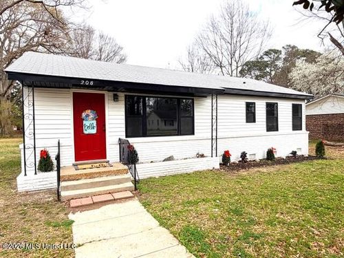 208 Bowden St, Senatobia, MS, 38668-2103 | Card Image