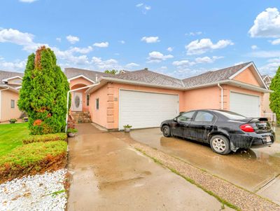 15 Taylor Mews Se, Home with 2 bedrooms, 2 bathrooms and 1 parking in Medicine Hat AB | Image 2