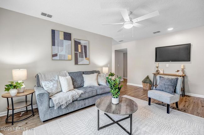 5415 Moret Dr E, House other with 3 bedrooms, 2 bathrooms and null parking in Jacksonville FL | Image 7