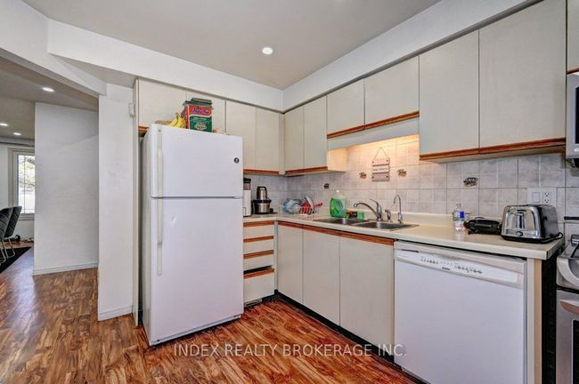 30 Maxwell Dr, House other with 4 bedrooms, 3 bathrooms and 4 parking in Kitchener ON | Image 16