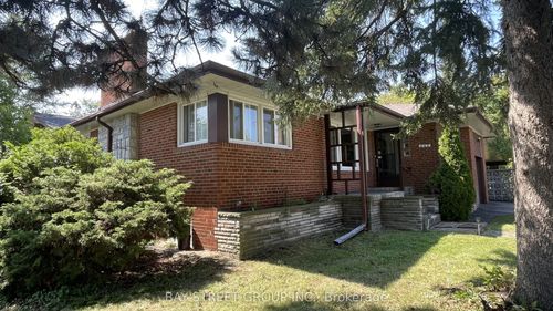 260 Moore Park Ave, North York, ON, M2M1N6 | Card Image